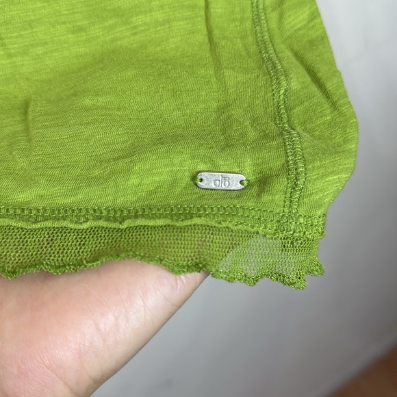 (A1) Alo Yoga Tank Top with Mesh at Swimmer Ends, Size L - Picture 3 of 9